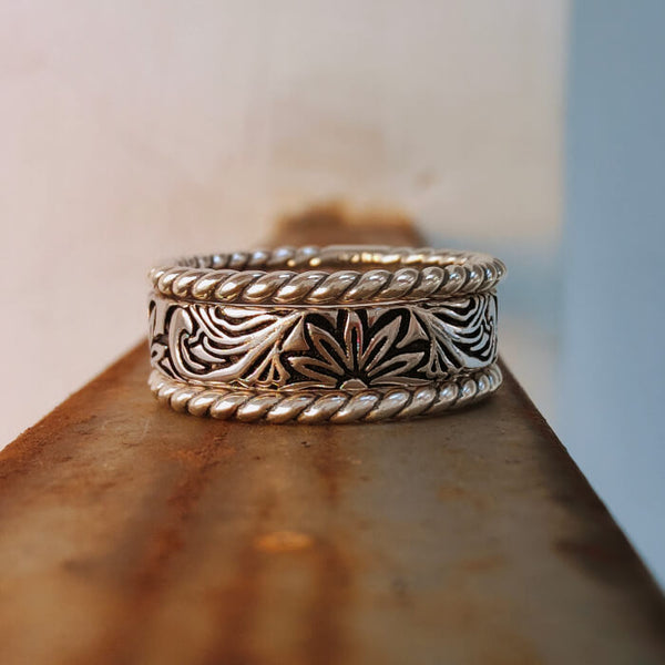 Silver flower engraved band ring with intricate design