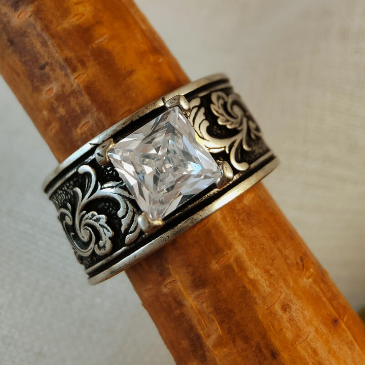Vintage silver flower carved band ring with square zircon accent