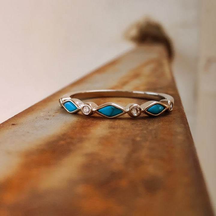 S925 silver rhombus turquoise band ring set with sparkling zircon accents