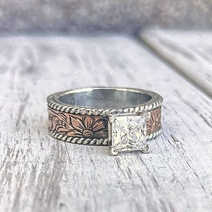 Flower engraved two-tone ring with clear princess cut zircon stone