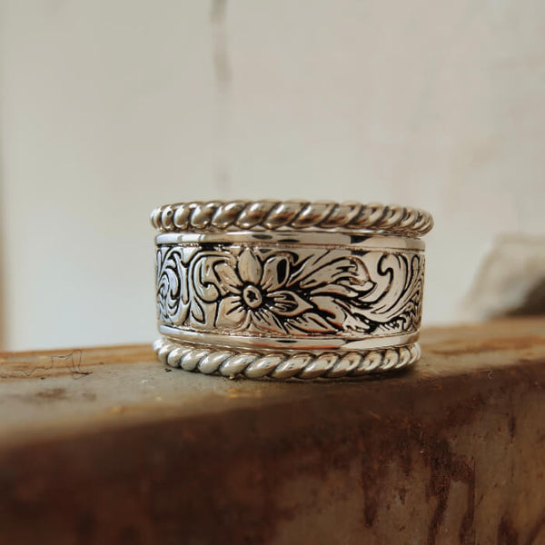 Western Silver Floral Band Ring – Vintage Engraved Statement Jewelry