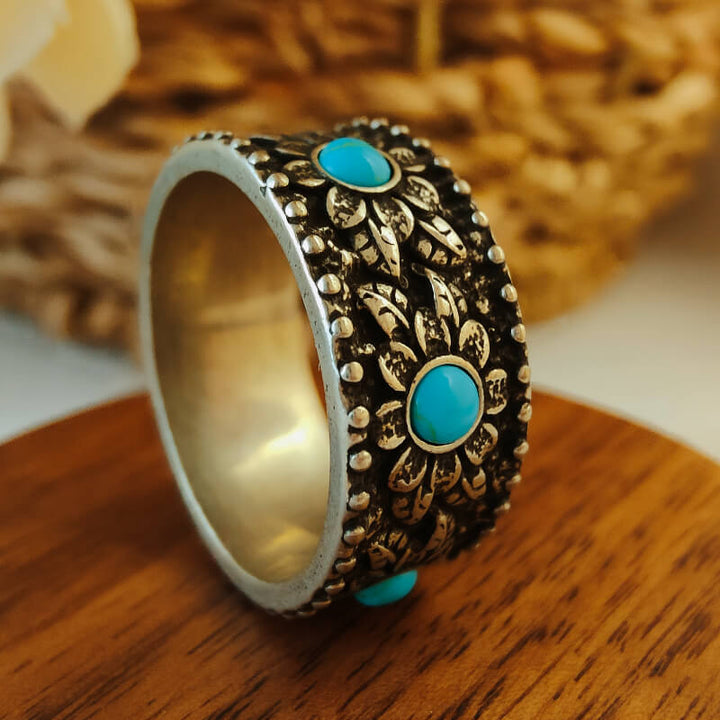 Stackable vintage flower ring with turquoise stones and intricate engravings