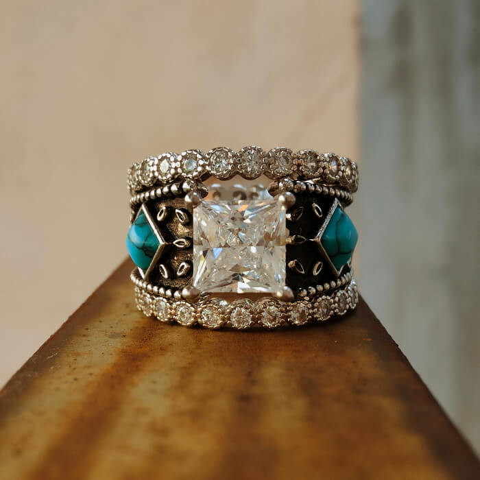 Unique turquoise ring with princess-cut diamond and detailed silver band