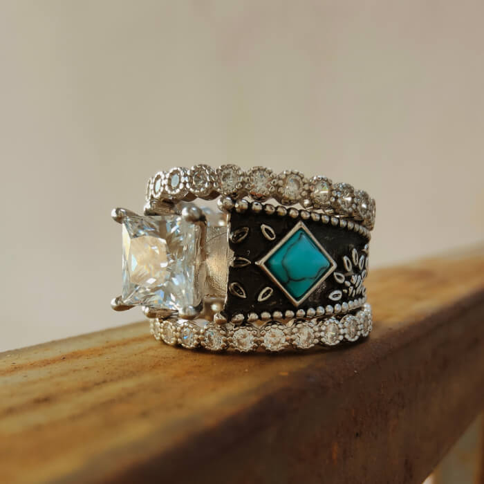 Engraved turquoise ring with princess-cut diamond and floral design on silver band